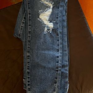 Judy Blue distressed jeans size 1. Super stretchy fits from size 1-3.